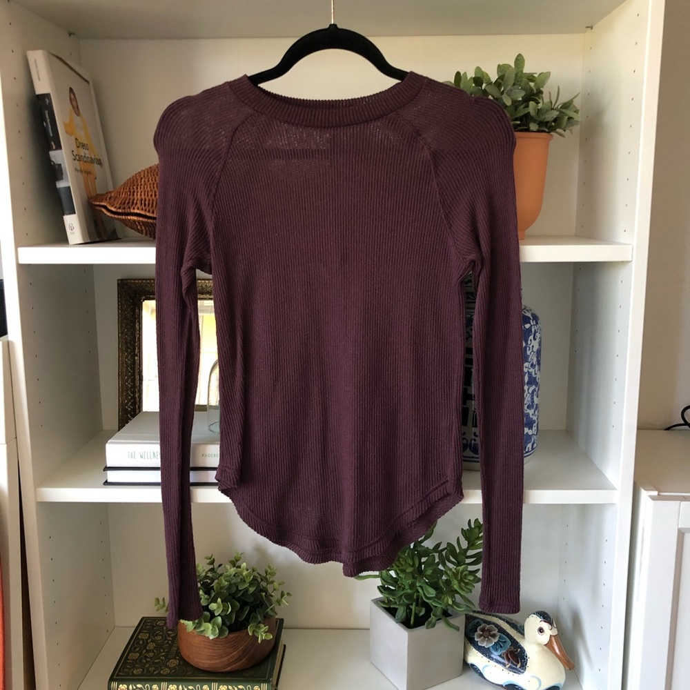 URBAN OUTFITTERS maroon ribbed long sleeve 🍓